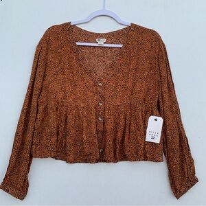 Billabong Cropped Button Down V neck Blouse Cheetah print Size Small Oversized